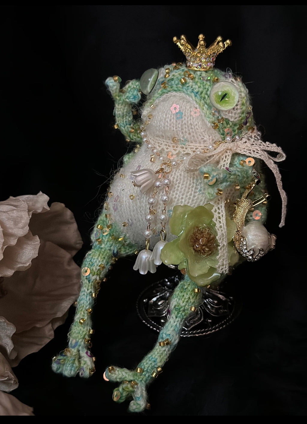 Mint Court Toad – Crystal Crown &amp; Bellflower Pendant Edition | Handmade Knitted Frog with Pearl Lace, Emerald Eyes &amp; Floral Side Embellishments