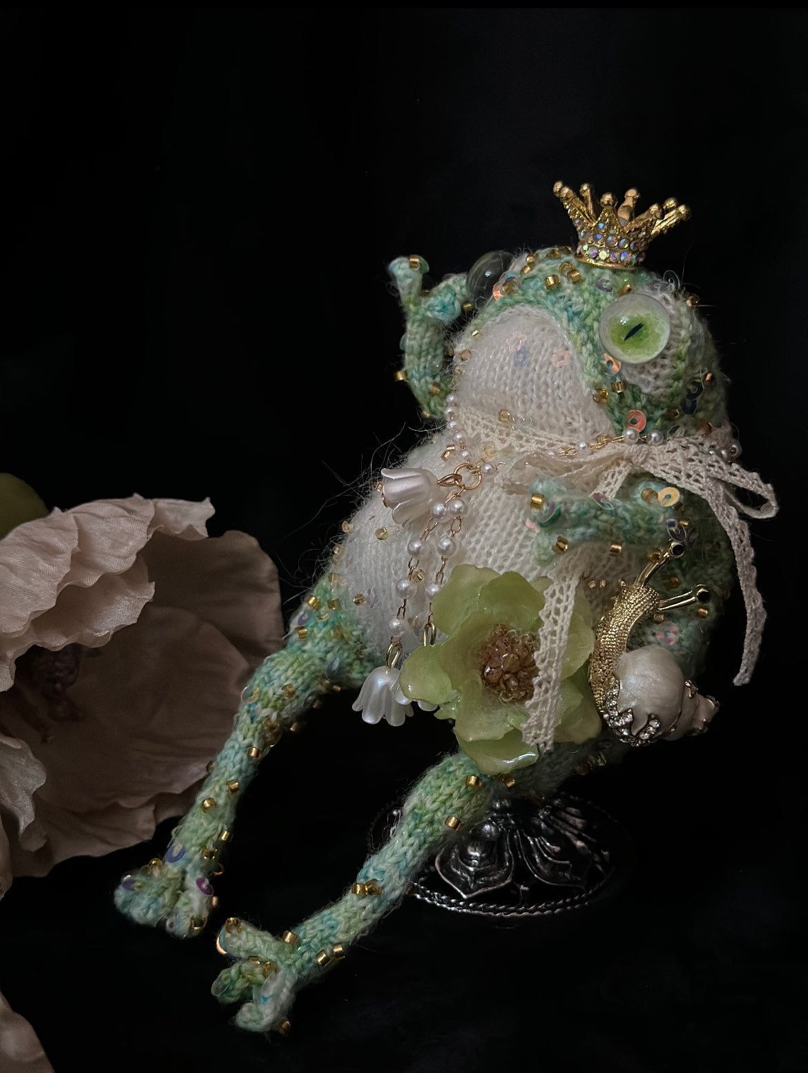 Mint Court Toad – Crystal Crown &amp; Bellflower Pendant Edition | Handmade Knitted Frog with Pearl Lace, Emerald Eyes &amp; Floral Side Embellishments