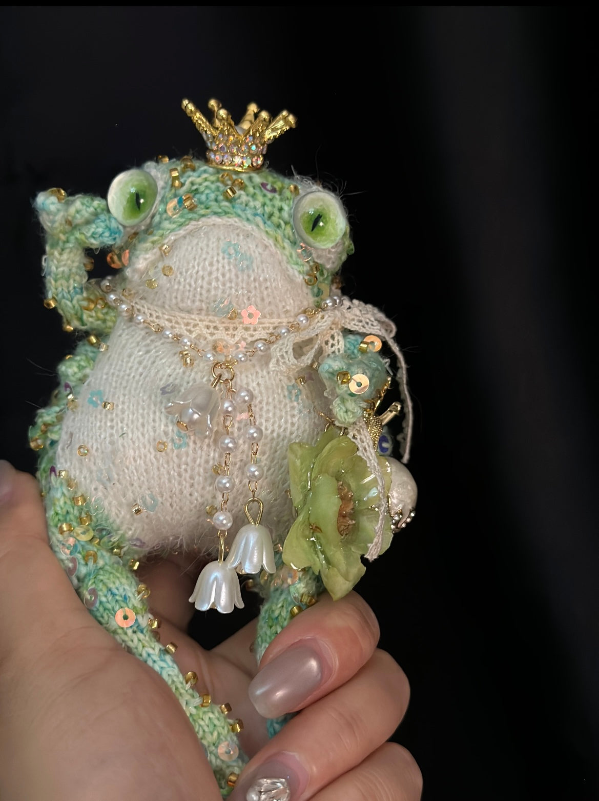 Mint Court Toad – Crystal Crown &amp; Bellflower Pendant Edition | Handmade Knitted Frog with Pearl Lace, Emerald Eyes &amp; Floral Side Embellishments