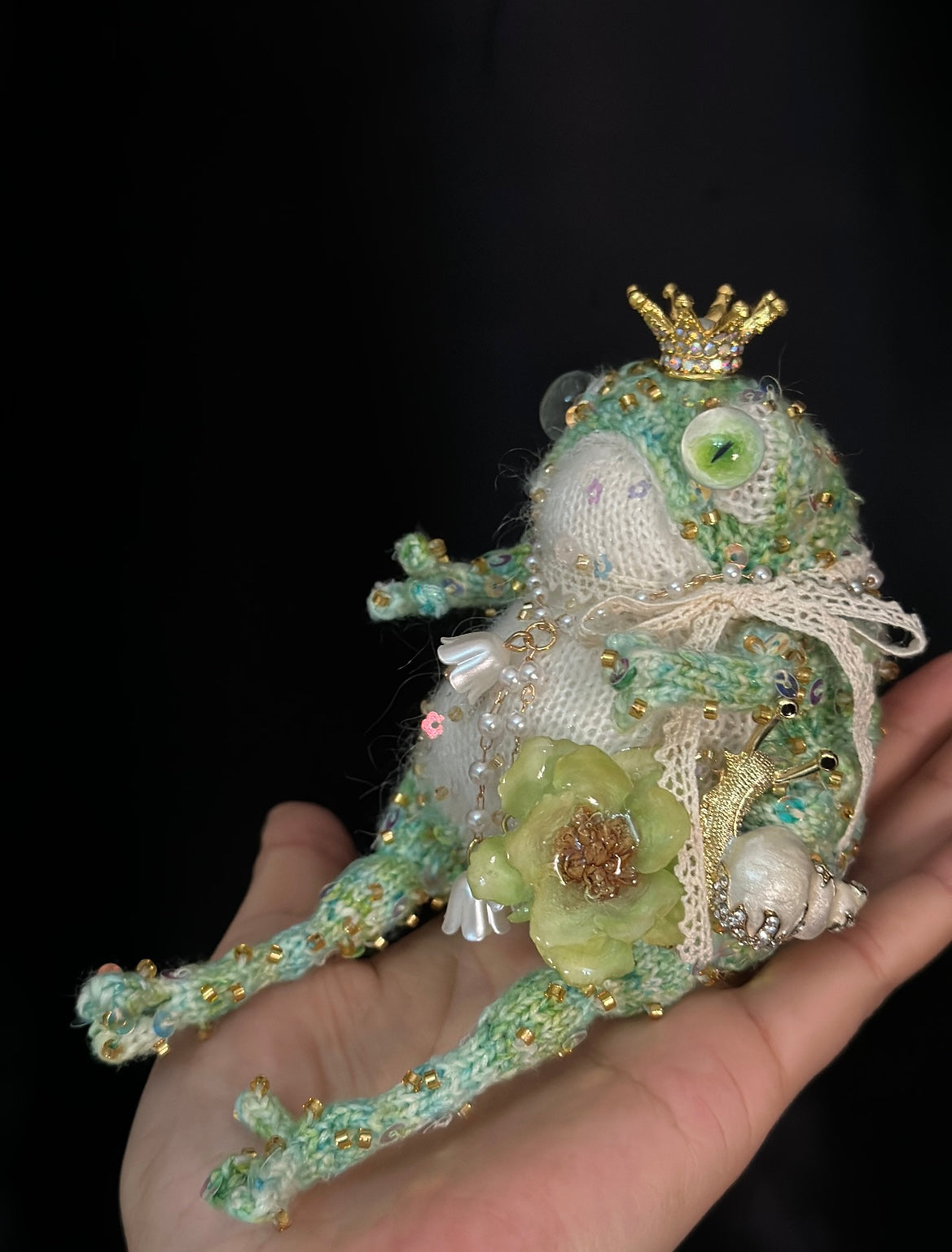 Mint Court Toad – Crystal Crown &amp; Bellflower Pendant Edition | Handmade Knitted Frog with Pearl Lace, Emerald Eyes &amp; Floral Side Embellishments