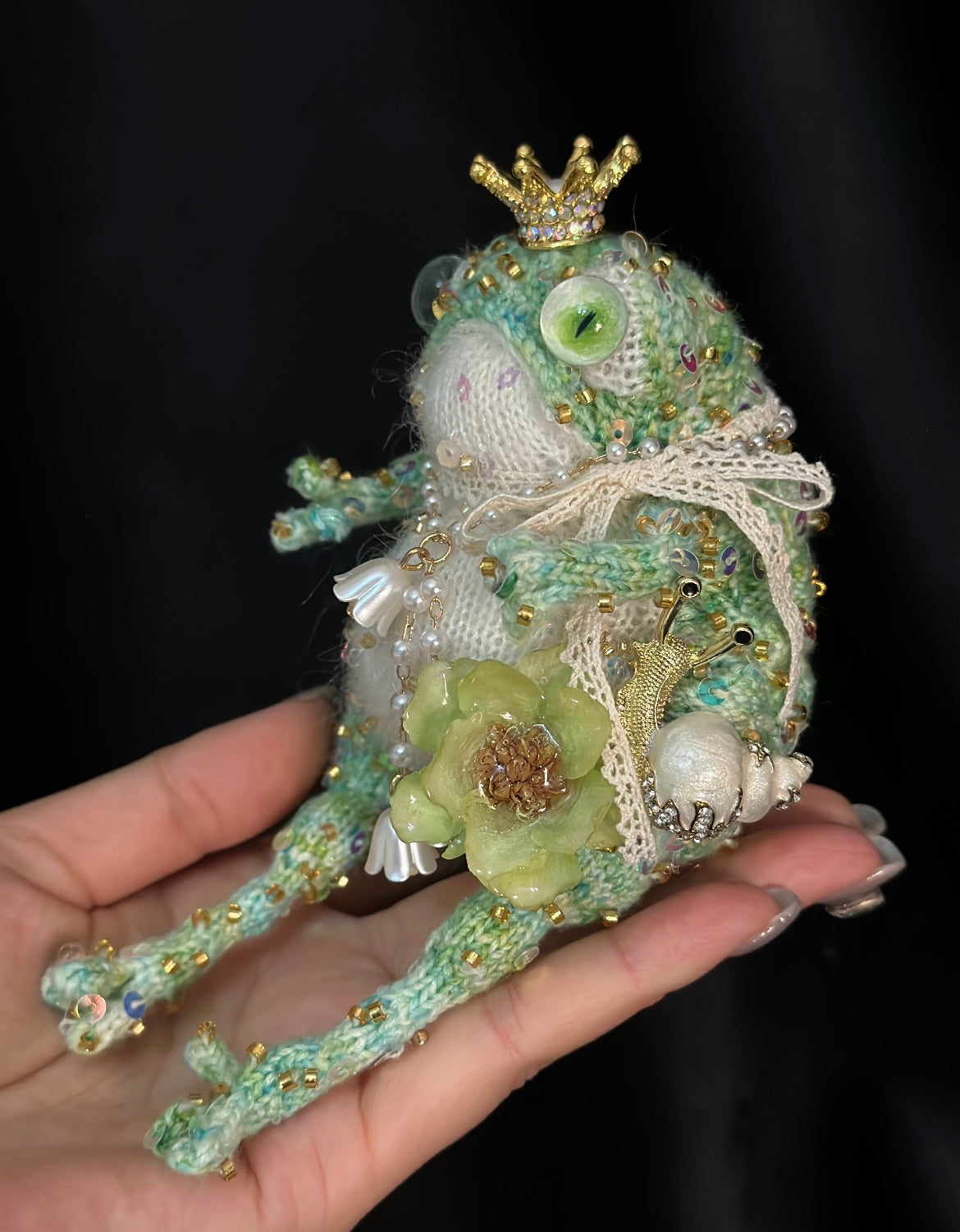 Mint Court Toad – Crystal Crown &amp; Bellflower Pendant Edition | Handmade Knitted Frog with Pearl Lace, Emerald Eyes &amp; Floral Side Embellishments