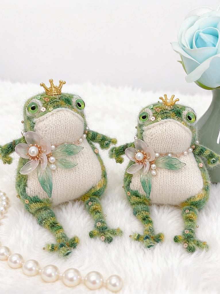 The Ugly-Cute Fairy-Tale Toad Collection – 5 Hand-Knitted Frog Figurines, Each with Unique Crowns &amp; Jewelry
