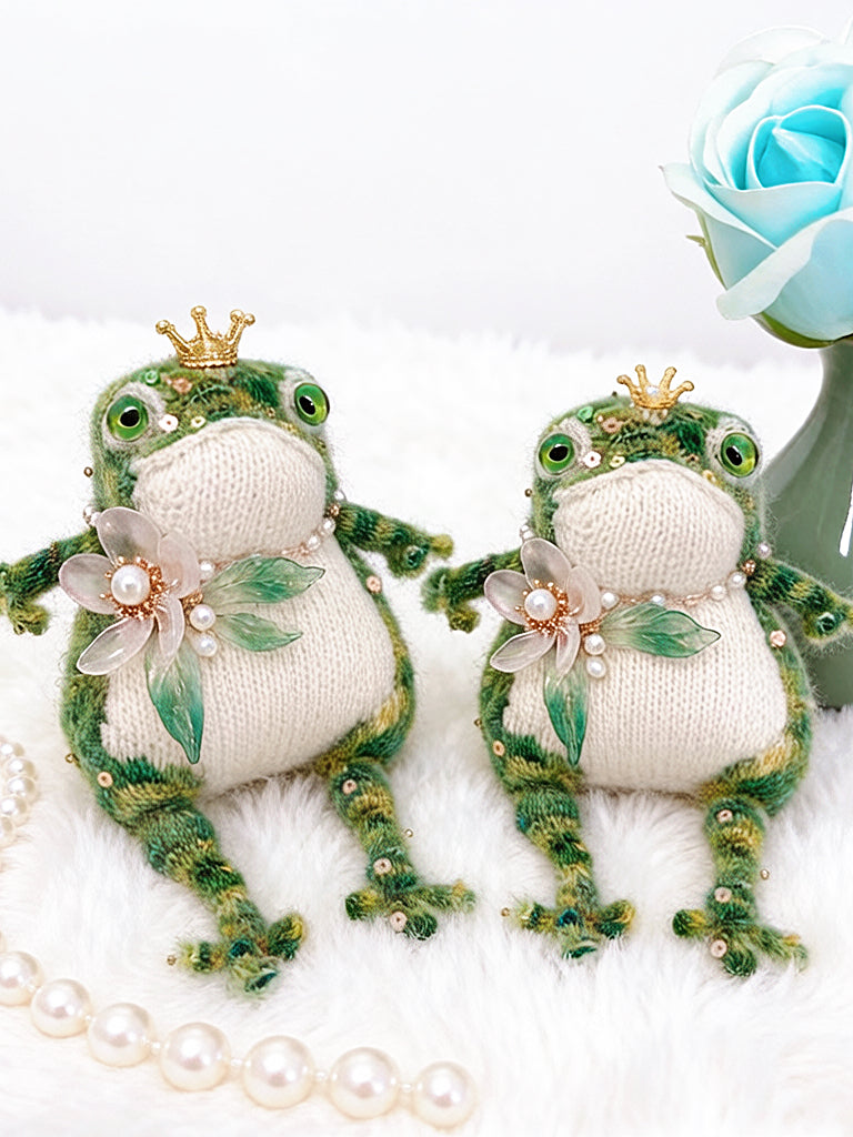 The Ugly-Cute Fairy-Tale Toad Collection – 5 Hand-Knitted Frog Figurines, Each with Unique Crowns &amp; Jewelry