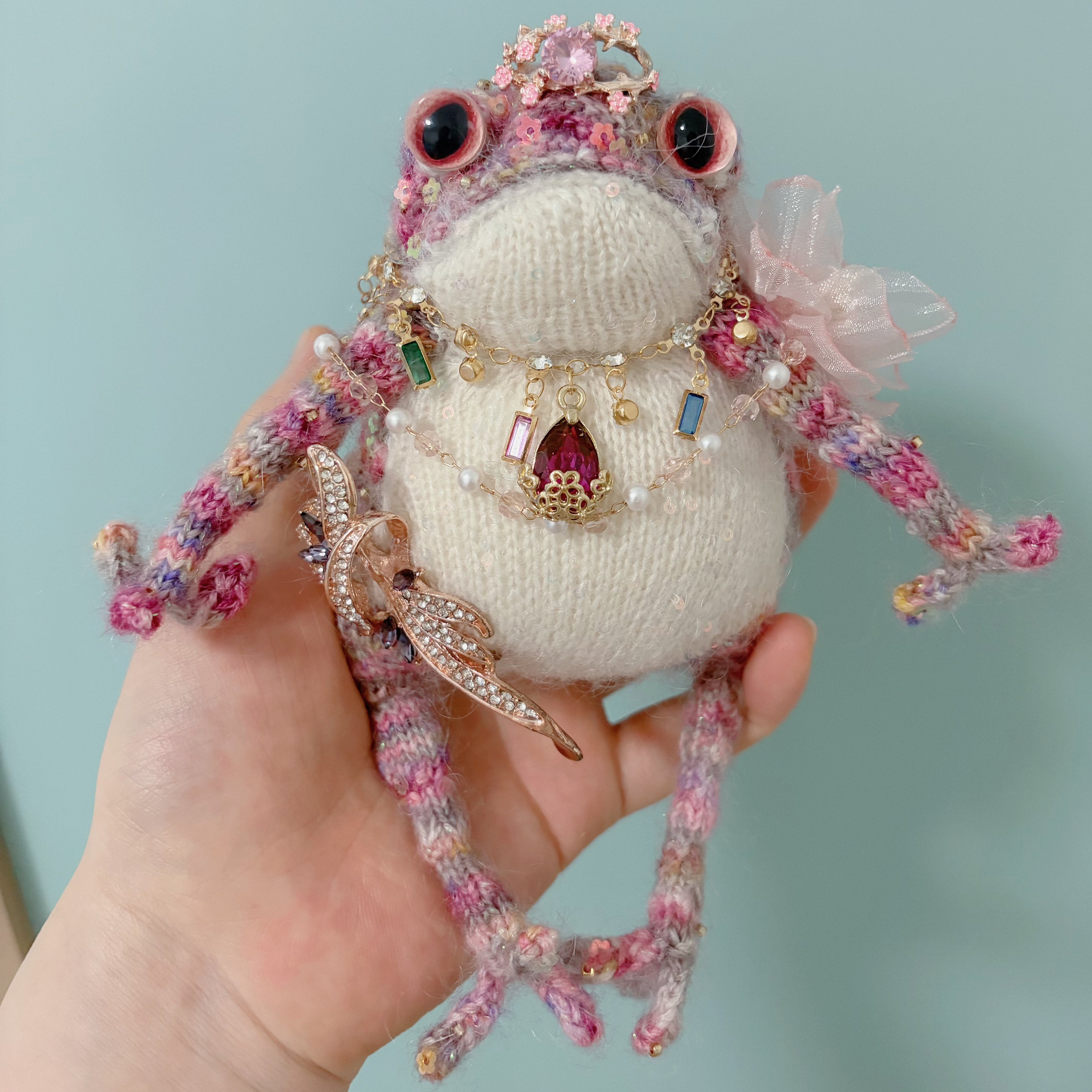 The Ugly-Cute Fairy-Tale Toad Collection – 5 Hand-Knitted Frog Figurines, Each with Unique Crowns &amp; Jewelry