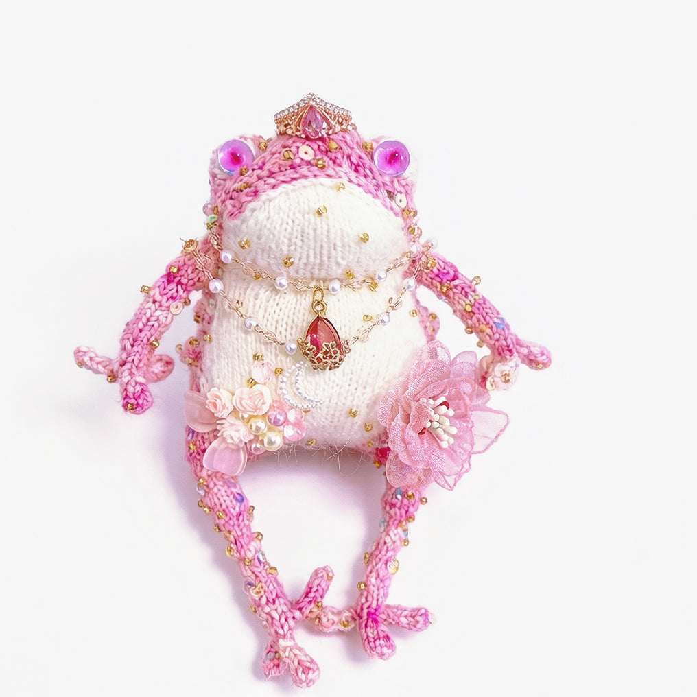 Pink Princess Toad – Crochet Fairy-Tale Figurine | Golden Crown, Pearl Necklace &amp; Snail Companion