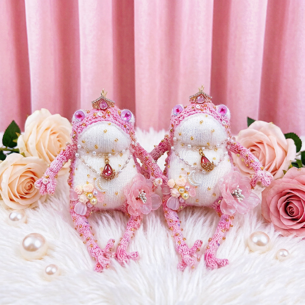 Pink Princess Toad – Crochet Fairy-Tale Figurine | Golden Crown, Pearl Necklace &amp; Snail Companion