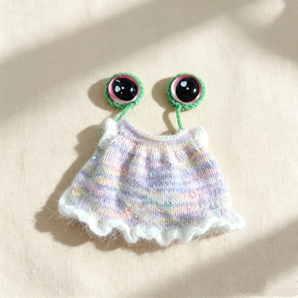 Dress-Up Frog – Hand-Knitted Customizable Figurine with Removable Skirt, Interchangeable Eye Colors &amp; Crochet-Knit Dual Technique | The Third Space