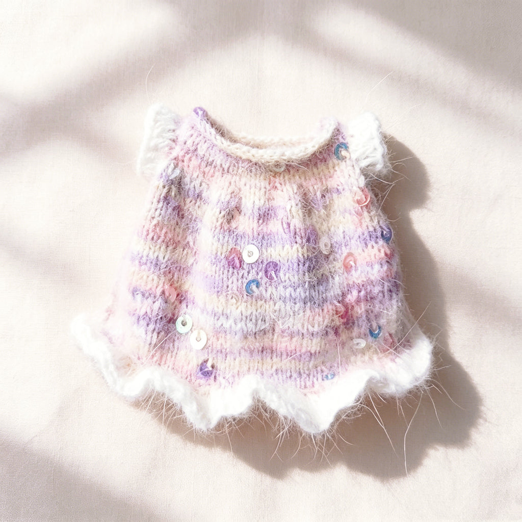 Dress-Up Frog – Hand-Knitted Customizable Figurine with Removable Skirt, Interchangeable Eye Colors &amp; Crochet-Knit Dual Technique | The Third Space