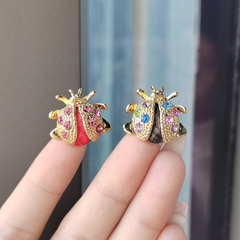 The Toad Who Inherited a Jewel Box – Hand-Knitted Royal Toad in Pink-Purple Gold-Thread Yarn with Gold Crown, Ruby Heart Pendants, Diamond Teardrop Chains, Vintage Frog Brooch &amp; Crystal Ladybug | The Third Space
